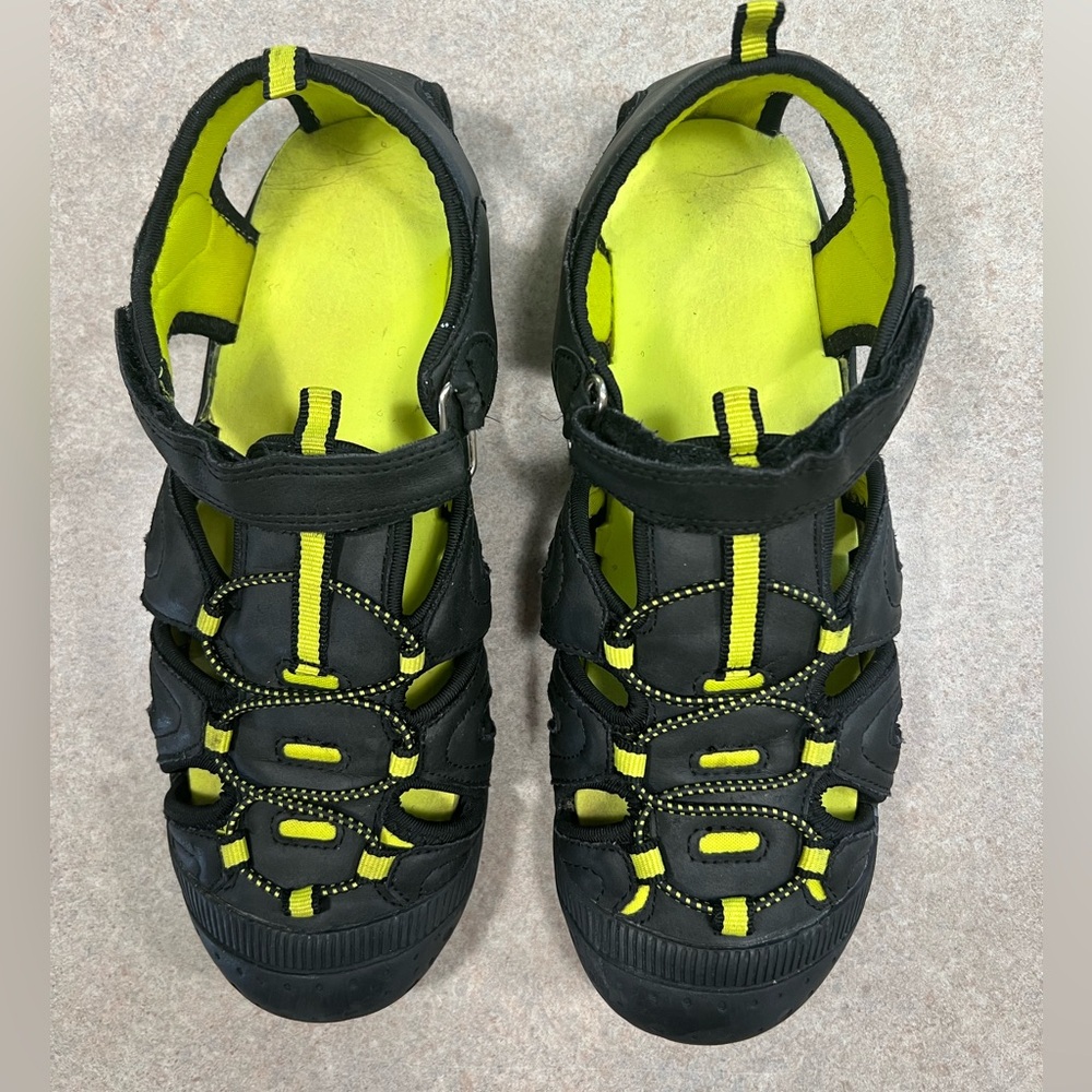Kids Black and Yellow Sandals size M